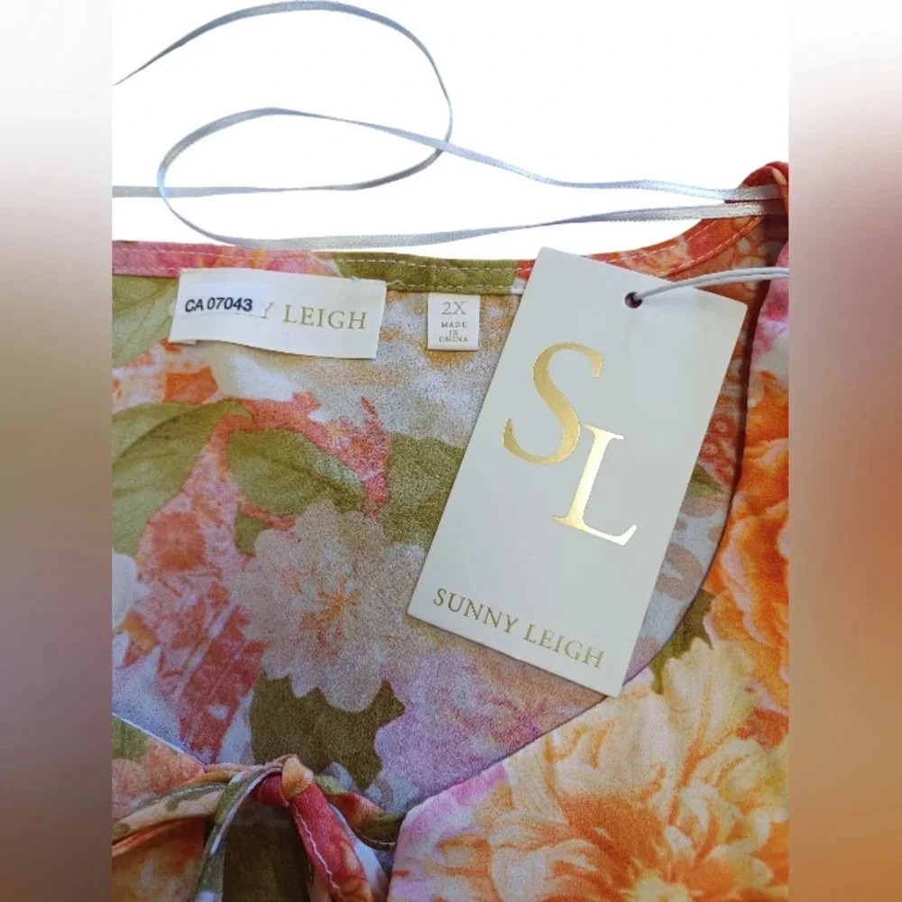 Sunny Leigh NWT Short Flutter Sleeve Floral Blouse Size 2X - Picture 8 of 9